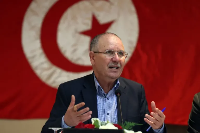الطبوبي يطالب بالغاء المرسوم 54 ويندد بالأزمة الإقتصادية التي تمر بها تونس