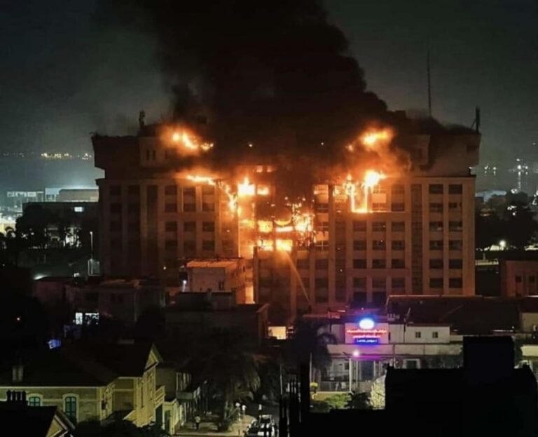 حريق ضخم في مقر الشرطة بمحافظة الإسماعيلية