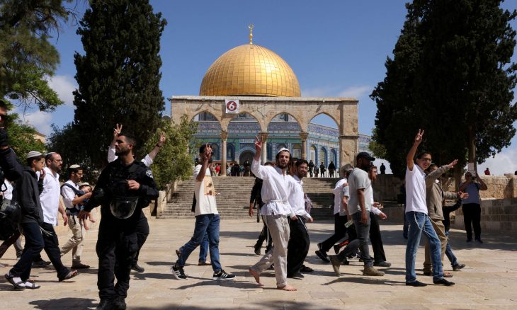 المقدس والمدنس: عشرات المستوطنون اقتحموا  المسجد الأقصى