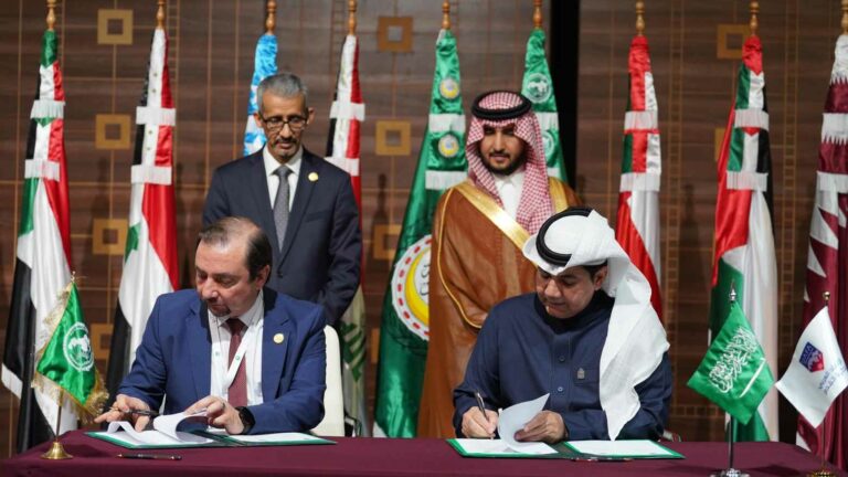 “الاتحاد العربي” لكرة القدم يُبرم اتفاقية تعاون مشترك مع منظمة “الألكسو”
