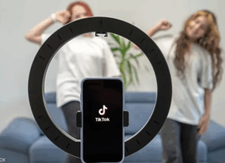 تيك توك «خطر على القصر» بحسب لجنة التحقيق البرلمانية الفرنسية