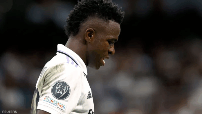 فينيسيوس يبرّر انفجاره الغاضب ويقدّم اعتذاره لريال مدريد وجماهيره