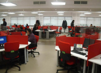 قانون فرنسي جديد يهدّد مراكز النداء في تونس: آلاف الوظائف على المحك قانون فرنسي جديد يهدّد مراكز النداء في تونس: آلاف الوظائف على المحك