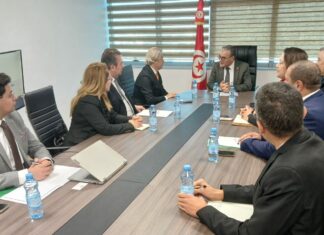 وزير الاقتصاد ورئيس TURKAL يبحثان فرص الاستثمار والشراكة في قطاع زيت الزيتون بتونس وزير الاقتصاد ورئيس TURKAL يبحثان فرص الاستثمار والشراكة في قطاع زيت الزيتون بتونس