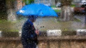 أمطار غزيرة وعواصف رعدية مع انخفاض ملموس في درجات الحرارة بداية من الليلة