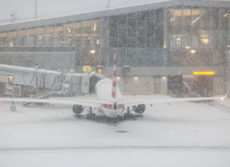 عاصفة شتوية تاريخية تشلّ حركة الطيران في الولايات المتحدة