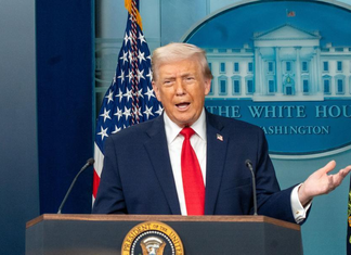 ترامب يعلن عن قرب إطلاق عمليات واسعة للتنقيب عن النفط والغاز والمعادن في غرينلاند
